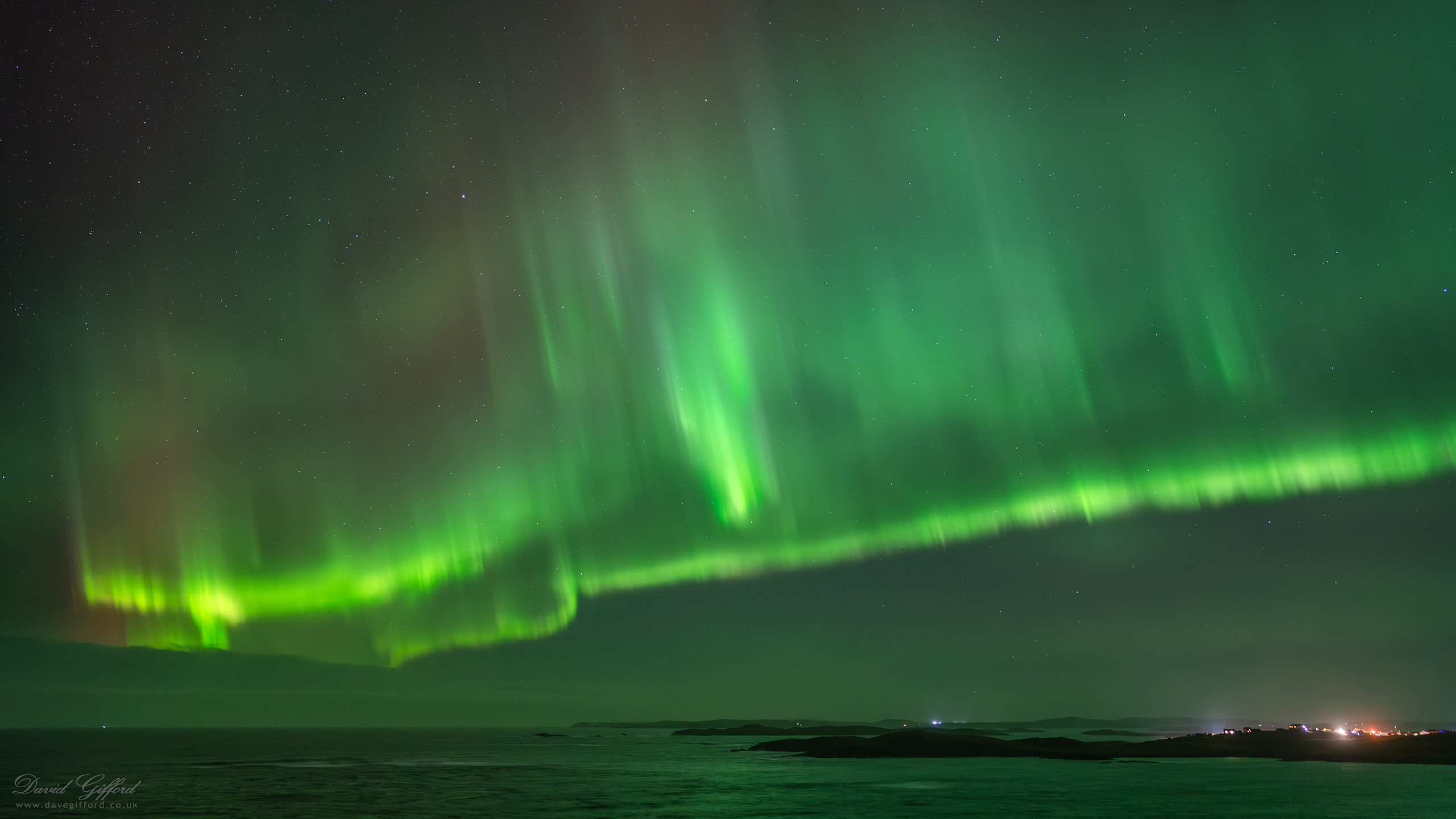Photo: Auroral Rays over Shetland