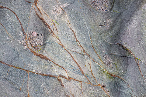 A Slow Cartography in Stone